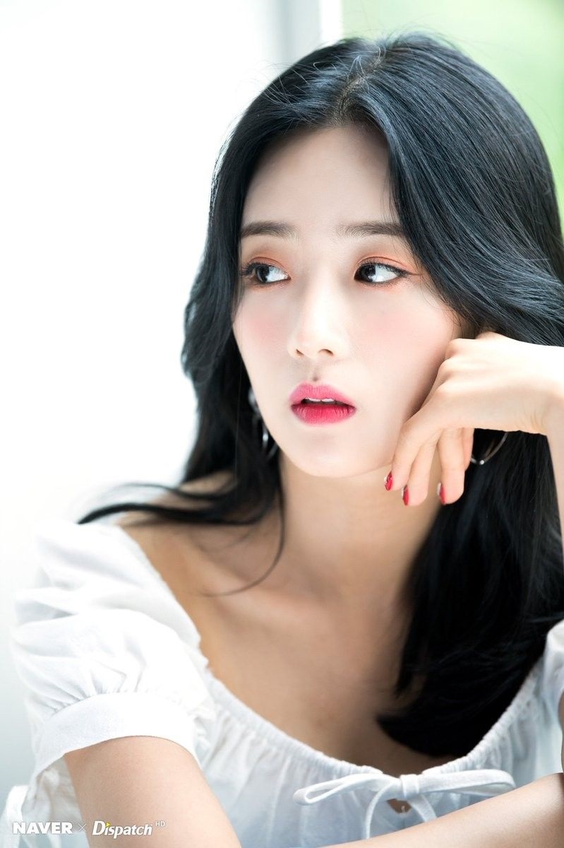 IU, Lisa và loạt sao Hàn kiếm tiền khủng từ YouTube