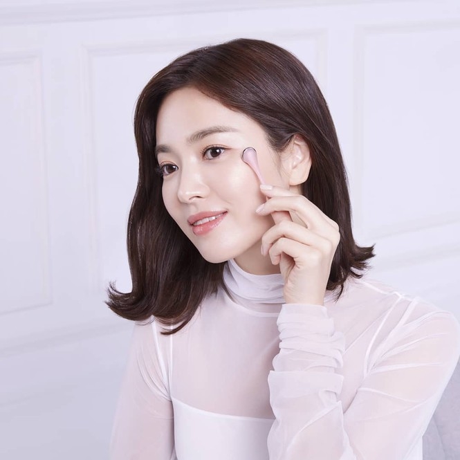 Song Hye Kyo lộ diện rạng ngời như cô gái đôi mươi trong ảnh mới