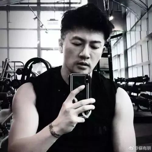 Lâm Tâm Như, Ngô Tôn cùng sao Cbiz lách luật khi hình xăm bị cấm