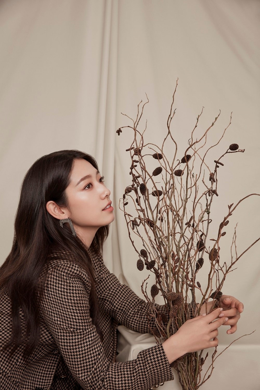Park Shin Hye làm fan 'đứng hình' với loạt ảnh mới cực sang trọng