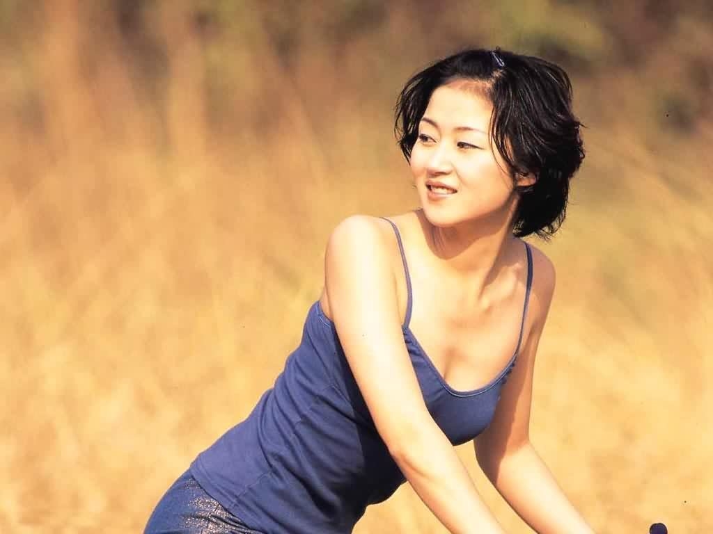 Vạn Ỷ Văn, á hậu Chân Tử Đan si mê và nhan sắc không tuổi