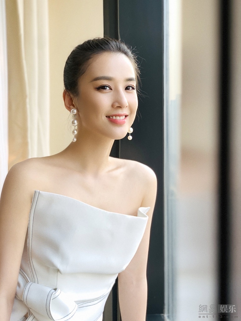Cuộc sống xa xỉ của sao Cbiz: Lâm Tâm Như mua túi 1,5 tỷ cho chó