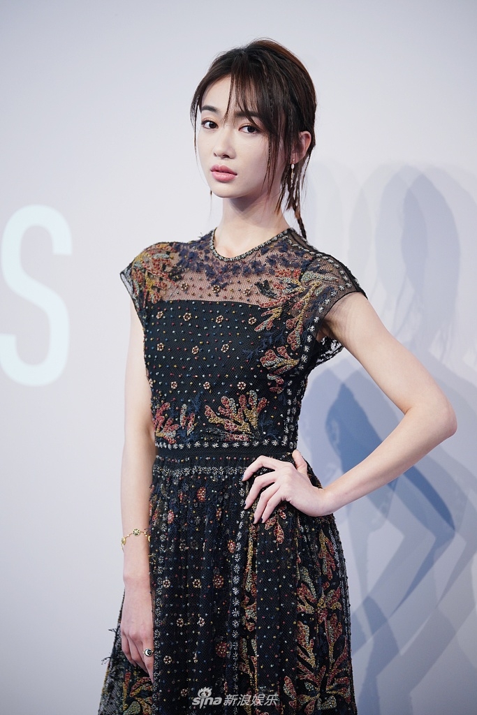Triệu Lệ Dĩnh đọ sắc AngelaBaby, netizen đau đầu: 'Khó phân hơn thua'