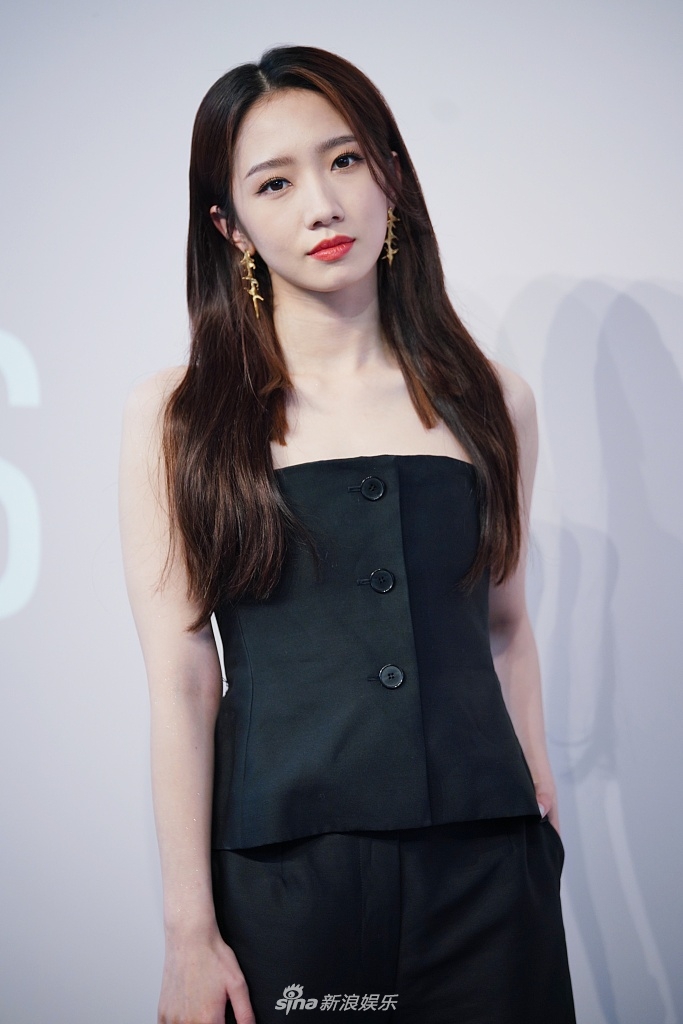 Triệu Lệ Dĩnh đọ sắc AngelaBaby, netizen đau đầu: 'Khó phân hơn thua'