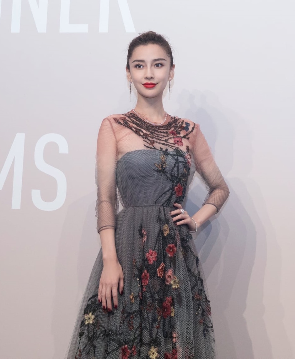 Triệu Lệ Dĩnh đọ sắc AngelaBaby, netizen đau đầu: 'Khó phân hơn thua'
