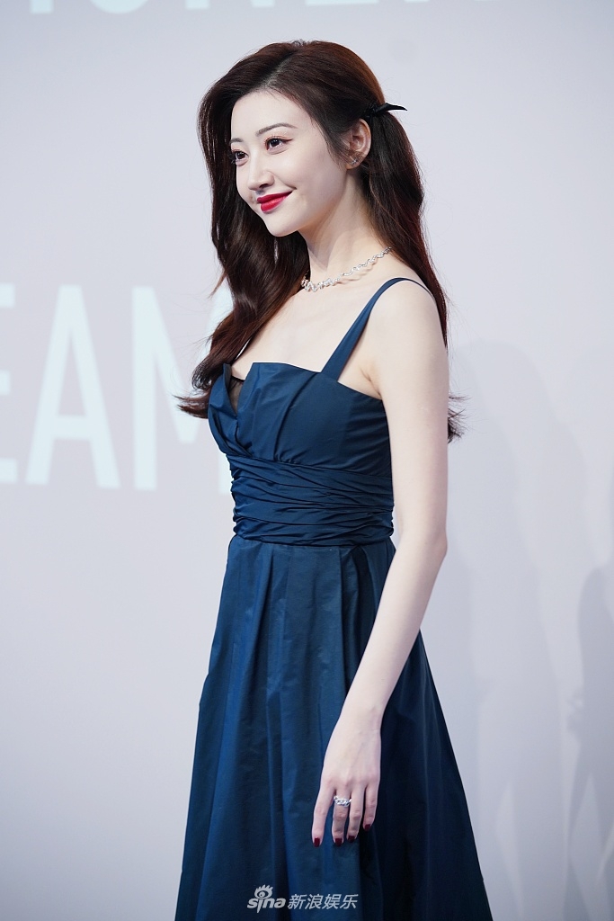 Triệu Lệ Dĩnh đọ sắc AngelaBaby, netizen đau đầu: 'Khó phân hơn thua'