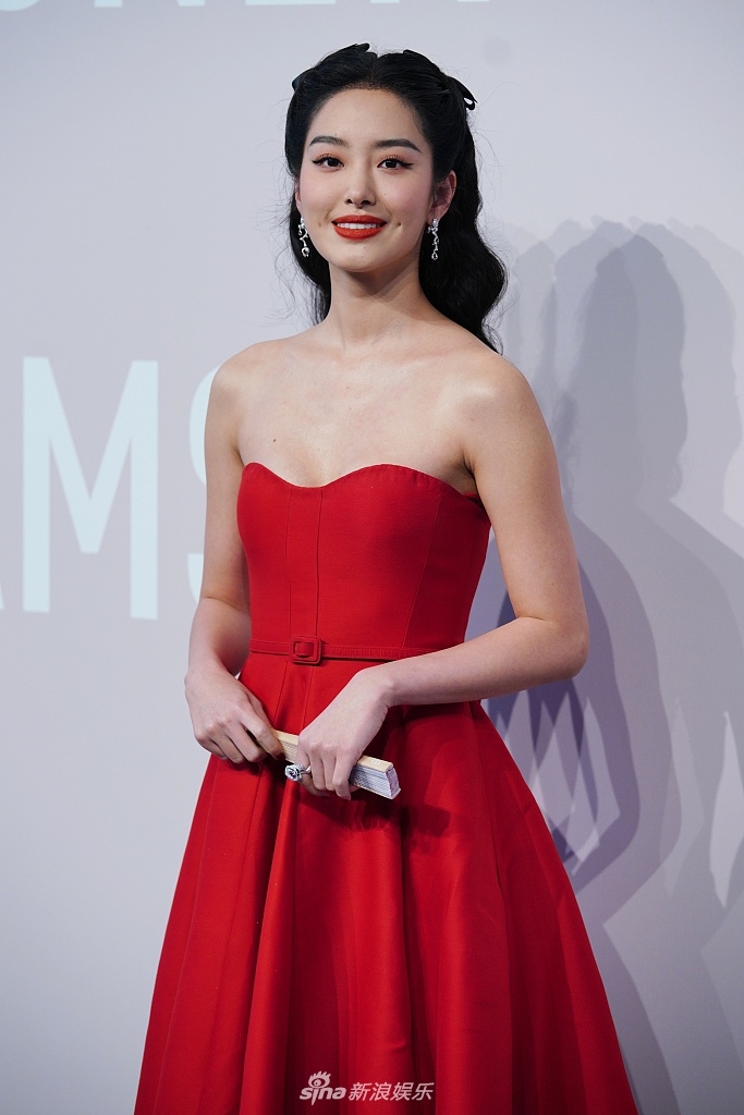 Triệu Lệ Dĩnh đọ sắc AngelaBaby, netizen đau đầu: 'Khó phân hơn thua'