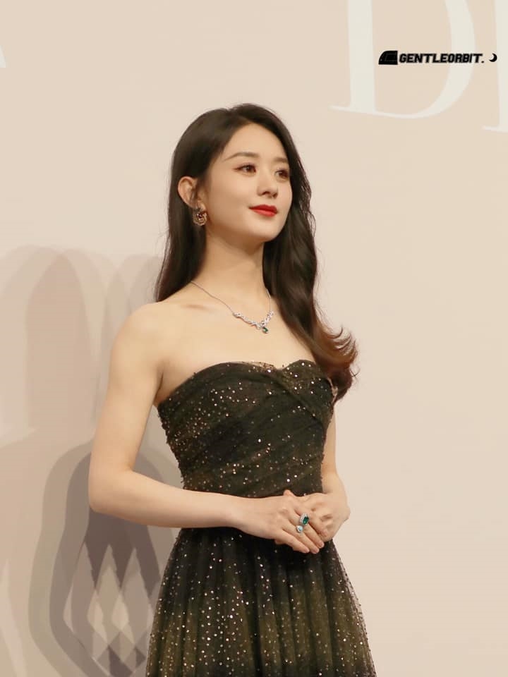 Triệu Lệ Dĩnh đọ sắc AngelaBaby, netizen đau đầu: 'Khó phân hơn thua'