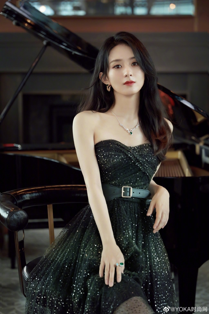 Triệu Lệ Dĩnh đọ sắc AngelaBaby, netizen đau đầu: 'Khó phân hơn thua'