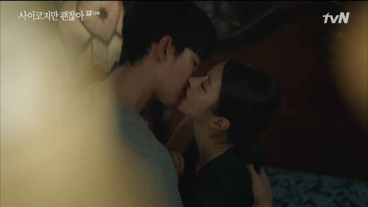 Kim Soo Hyun - Seo Ye Ji làm fan phát cuồng vì cảnh hôn táo bạo