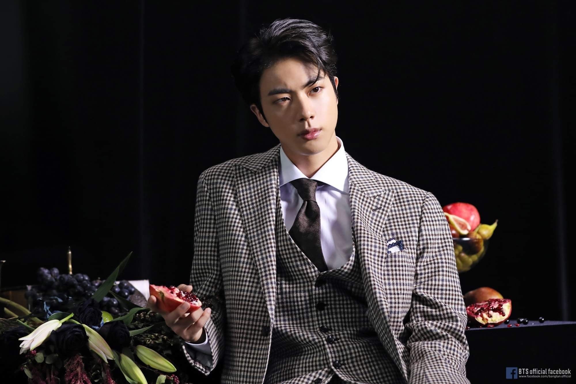 BTS Jin 'vượt mặt' Jun Ji Hyun trong top 10 sao Hàn sang chảnh nhất