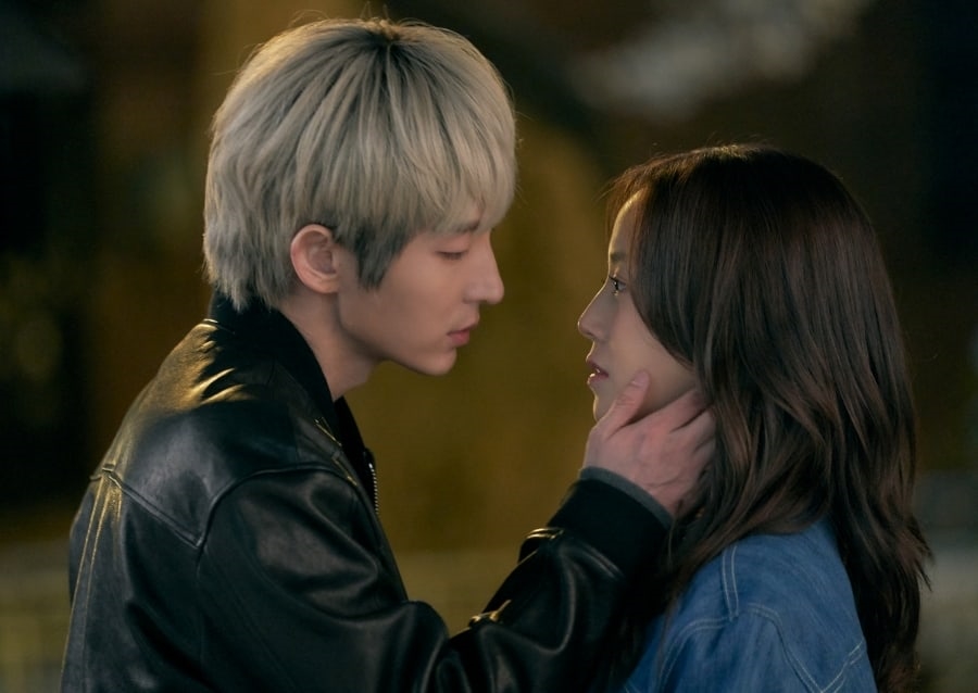 Lee Jun Ki tóc trắng đẹp đôi bên Moon Chae Won trong ảnh phim mới