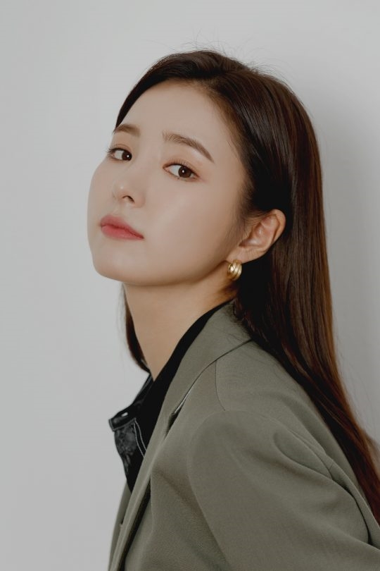 Shin Se Kyung là nữ diễn viên Hàn đầu tiên vượt 1 triệu fan YouTube