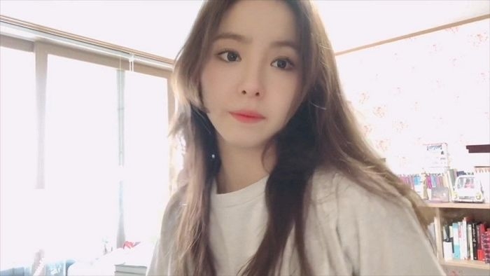 Shin Se Kyung là nữ diễn viên Hàn đầu tiên vượt 1 triệu fan YouTube