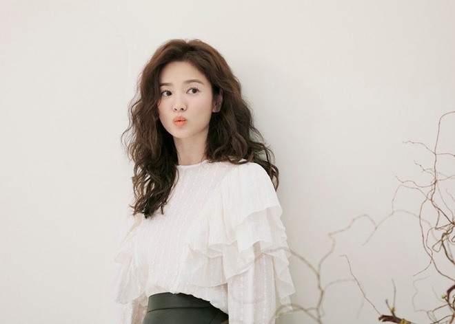 Song Hye Kyo 'lên hương', Song Joong Ki chật vật hậu ly hôn
