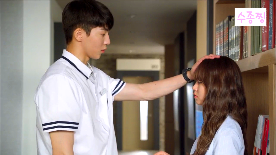 'Healer' và những phim Hàn có cảnh xoa đầu 'tan chảy' lãng mạn nhất