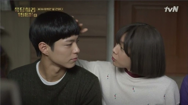 'Healer' và những phim Hàn có cảnh xoa đầu 'tan chảy' lãng mạn nhất