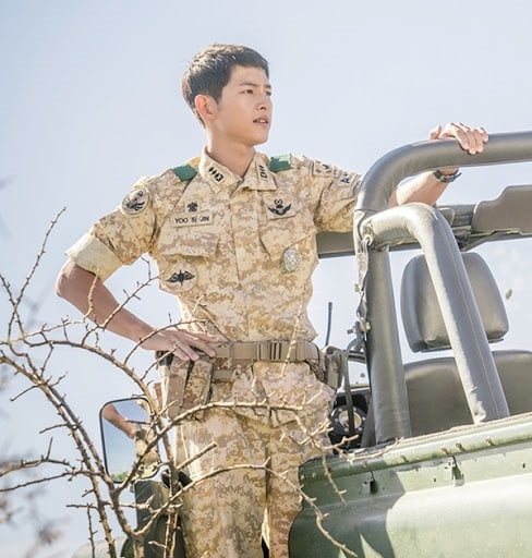 Hyun Bin và những nam thần mặc quân phục đẹp nhất trên màn ảnh Hàn