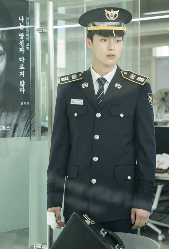 Hyun Bin và những nam thần mặc quân phục đẹp nhất trên màn ảnh Hàn