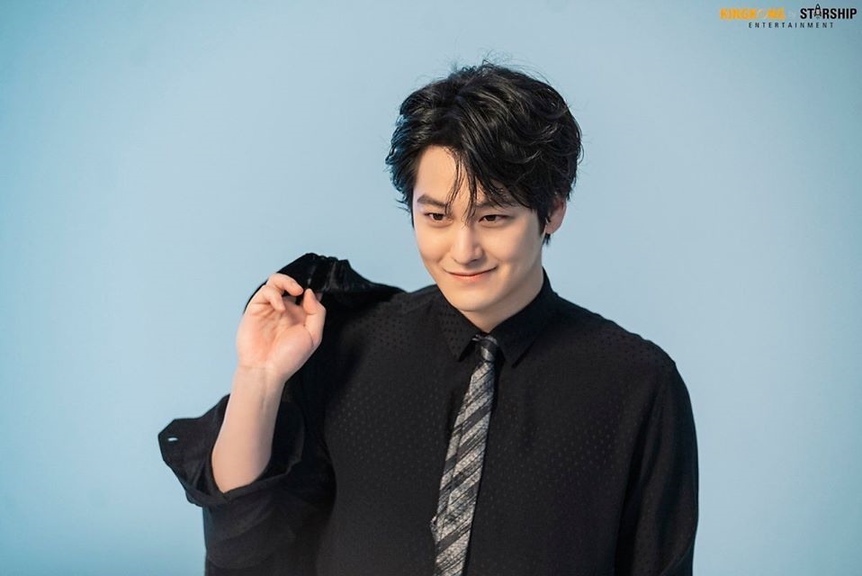 Lee Dong Wook, Kim Bum và 3 nam thần cùng công ty tổ chức fanmeeting