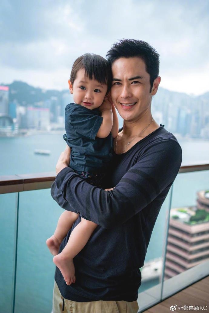 Trịnh Gia Dĩnh báo tin Trần Khải Lâm sinh con trai thứ 2