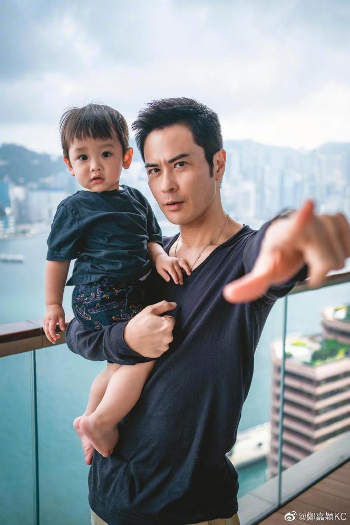 Trịnh Gia Dĩnh báo tin Trần Khải Lâm sinh con trai thứ 2