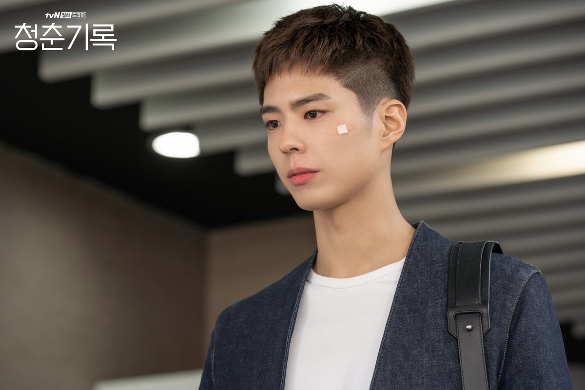 Park Bo Gum tung ảnh tạo hình người mẫu cực điển trai trong phim mới