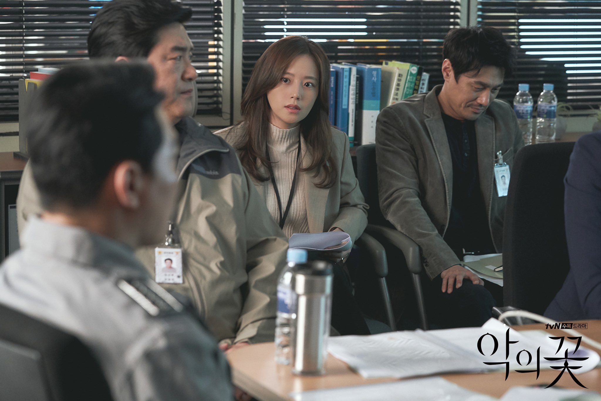Moon Chae Won - Lee Jun Ki tung ảnh tập phim mới gây tò mò