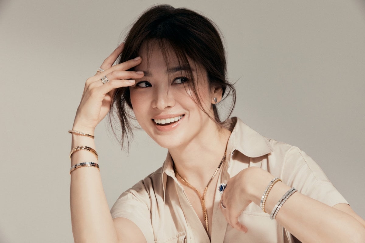 Song Hye Kyo khoe vẻ đẹp sang trọng quý phái trong bộ ảnh mới