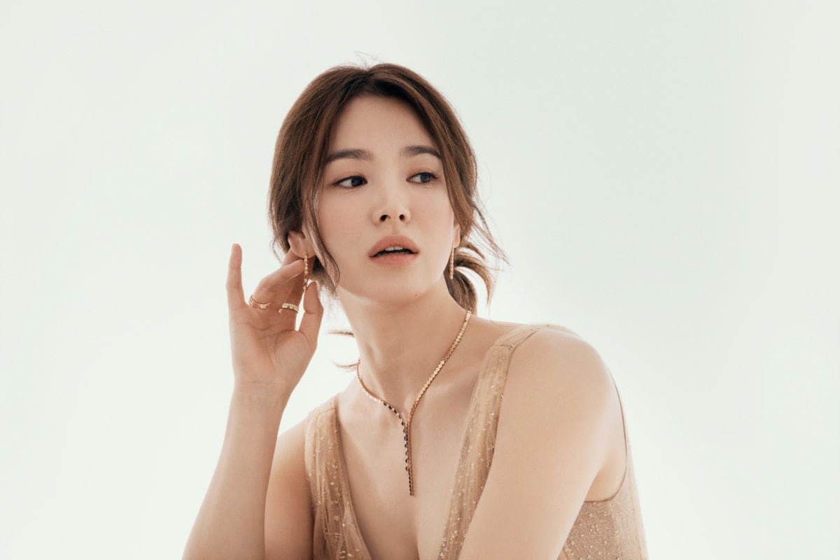Song Hye Kyo khoe vẻ đẹp sang trọng quý phái trong bộ ảnh mới