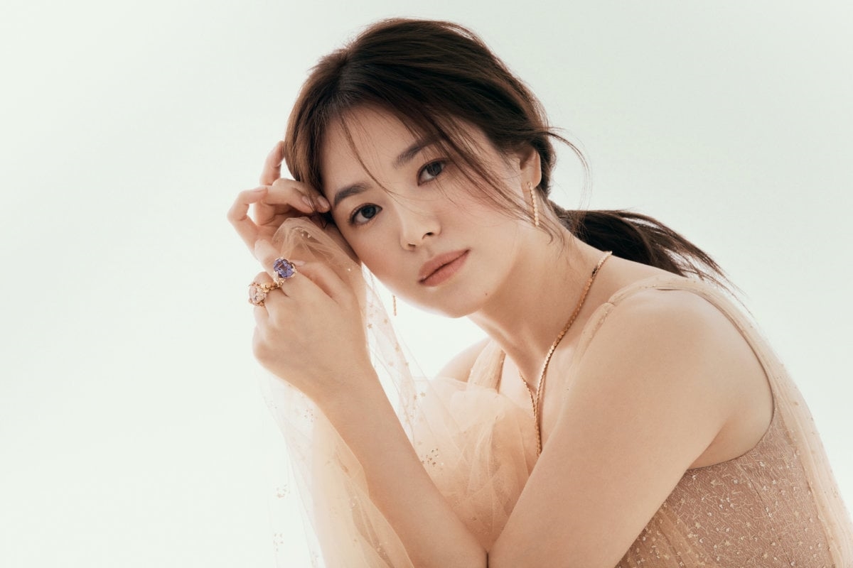 Song Hye Kyo khoe vẻ đẹp sang trọng quý phái trong bộ ảnh mới