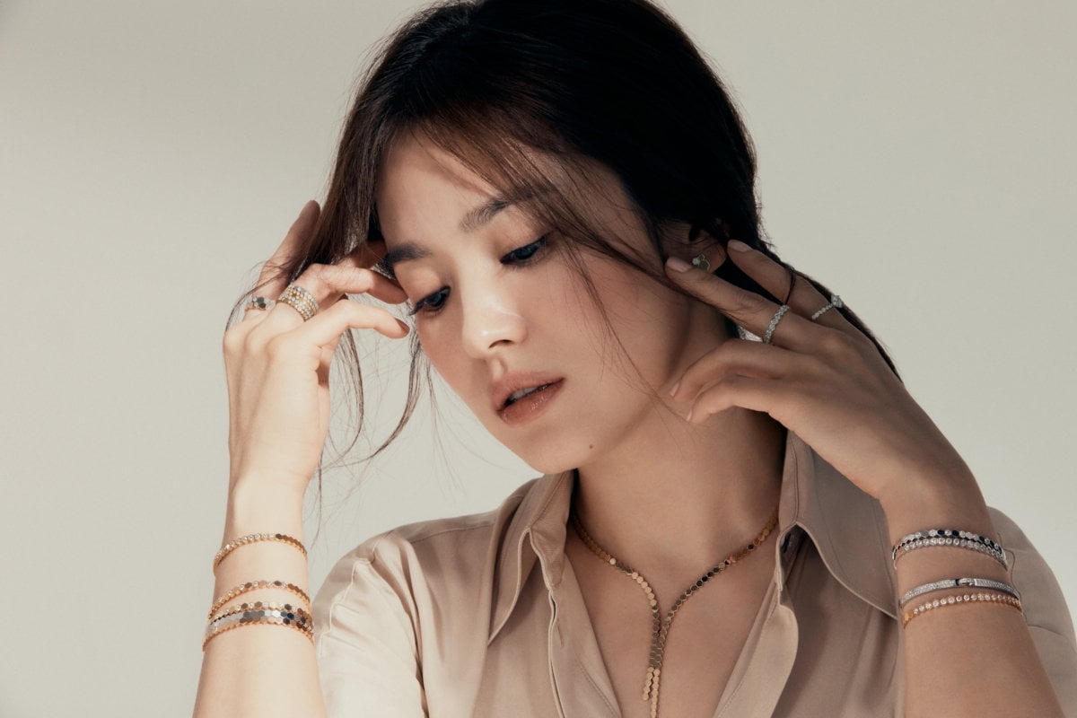 Song Hye Kyo khoe vẻ đẹp sang trọng quý phái trong bộ ảnh mới