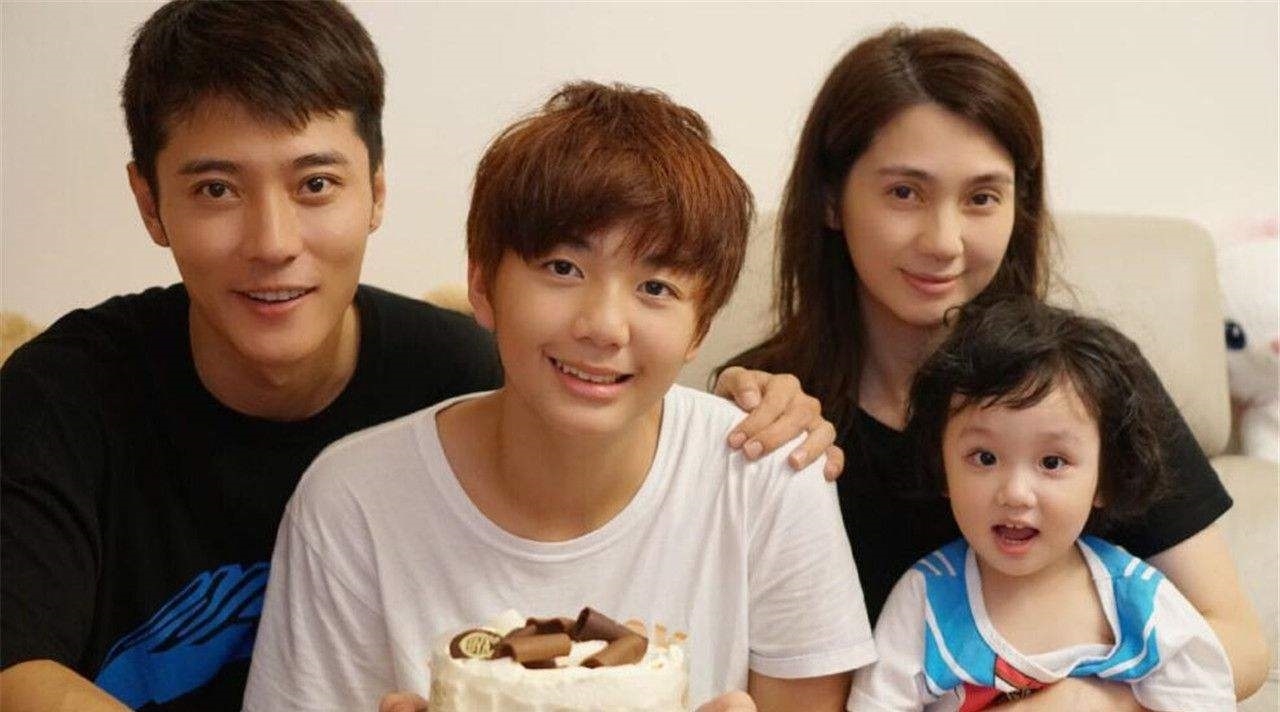 Đỗ Giang, Trương Tấn và fan boy thành công nhất Cbiz