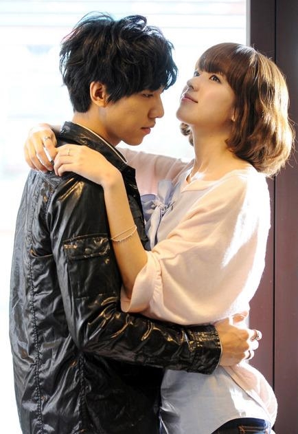 Lee Seung Gi - Han Hyo Joo tái hợp sau 11 năm trong show mới
