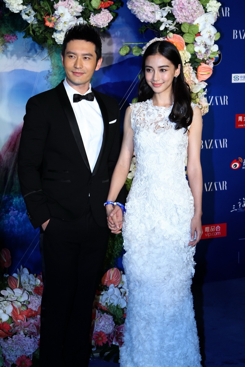 Huỳnh Hiểu Minh - AngelaBaby xài vali bể, áo thun mặc 2 năm dù giàu