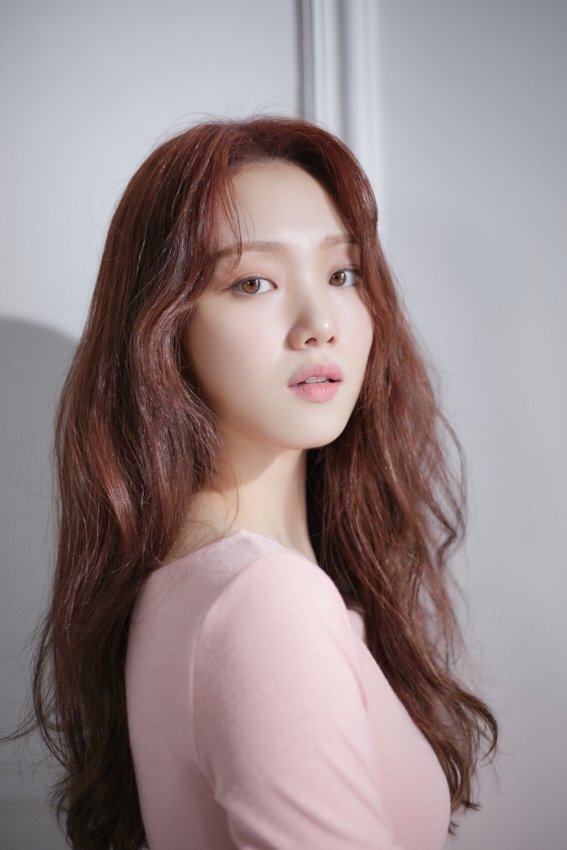 Lee Sung Kyung tung loạt ảnh hậu trường quảng cáo đẹp ngây ngất