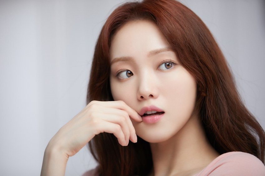 Lee Sung Kyung tung loạt ảnh hậu trường quảng cáo đẹp ngây ngất