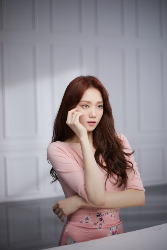 Lee Sung Kyung tung loạt ảnh hậu trường quảng cáo đẹp ngây ngất