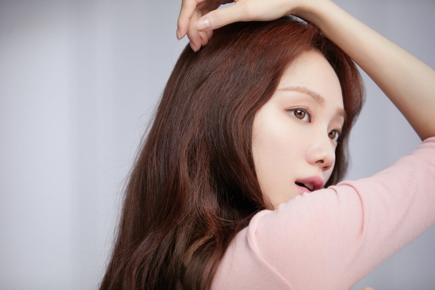 Lee Sung Kyung tung loạt ảnh hậu trường quảng cáo đẹp ngây ngất