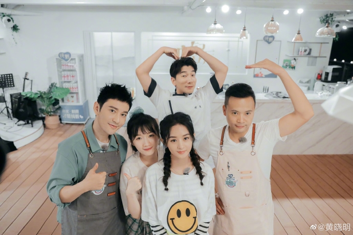 Triệu Lệ Dĩnh bị ném đá vì bới đồ ăn, Huỳnh Hiểu Minh lên tiếng bảo vệ