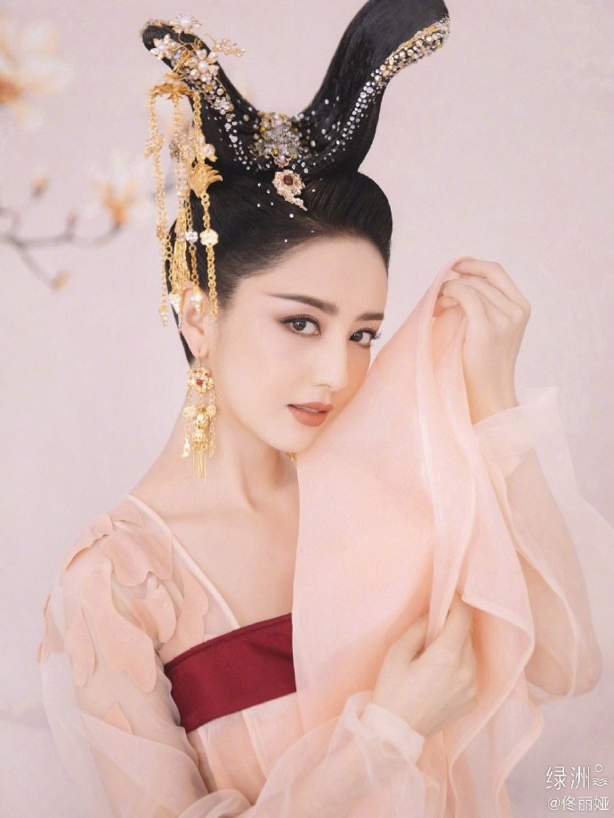 Đồng Lệ Á hóa mỹ nhân Tây Thi ở tuổi U40, đốn tim fan vì đẹp hút hồn