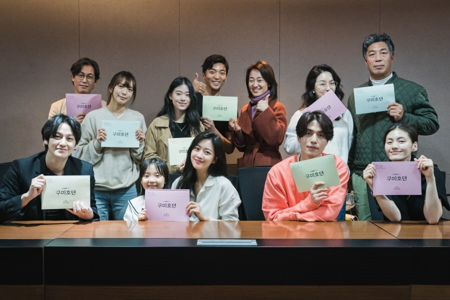 Lee Dong Wook - Kim Bum nổi bật trong buổi đọc kịch bản phim mới