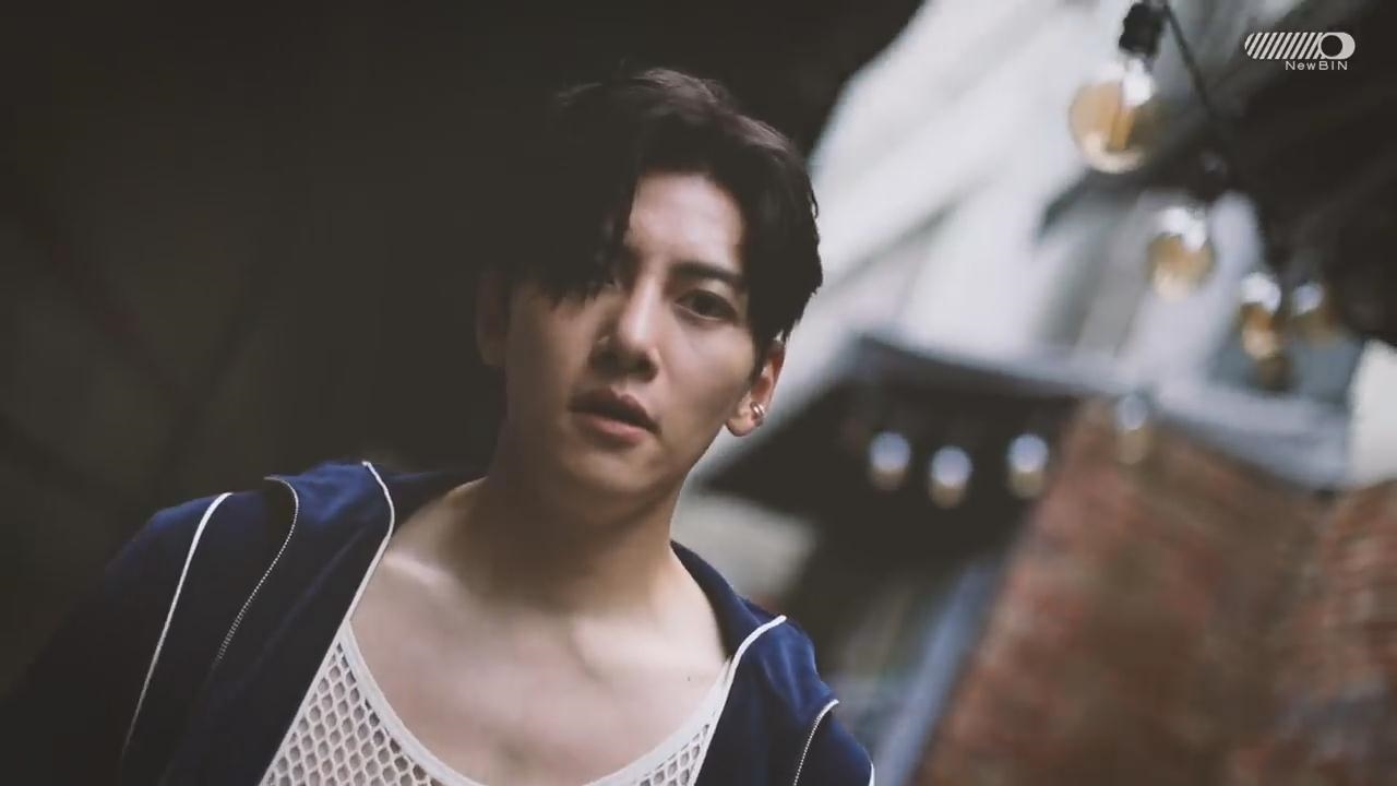 Ji Chang Wook khoe vẻ lãng tử quyến rũ trong bộ ảnh tạp chí mới