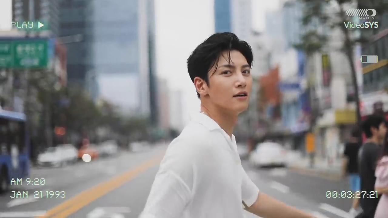 Ji Chang Wook khoe vẻ lãng tử quyến rũ trong bộ ảnh tạp chí mới