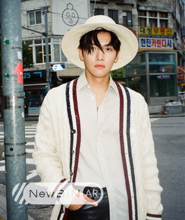 Ji Chang Wook khoe vẻ lãng tử quyến rũ trong bộ ảnh tạp chí mới
