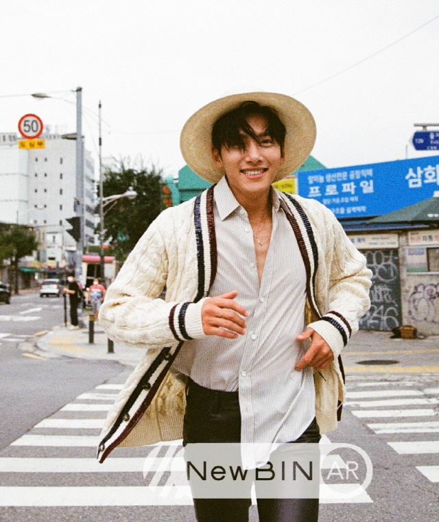 Ji Chang Wook khoe vẻ lãng tử quyến rũ trong bộ ảnh tạp chí mới