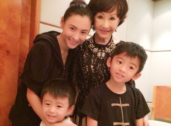 Mỹ nhân Cbiz khi làm nàng dâu cũ: Dương Mịch mang tiếng bỏ bê con gái