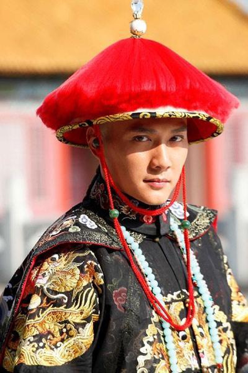 Phùng Thiệu Phong tóc bạc bụng bia sau 2 năm cưới Triệu Lệ Dĩnh