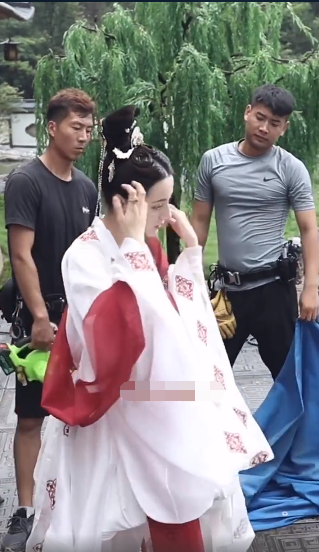 Địch Lệ Nhiệt Ba bị chê già vì tạo hình công chúa trong Trường Ca Hành