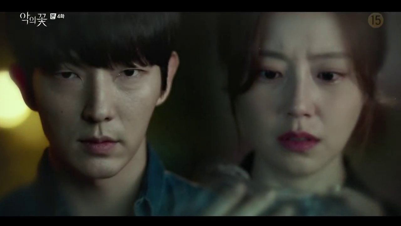 Lee Jun Ki - Moon Chae Won thử lòng nhau trong tập mới Flower Of Evil
